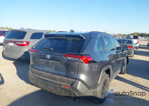 2021 Toyota Rav4 Le z USA, uszkodzony, nr VIN 2T3H1RFV4MC151532